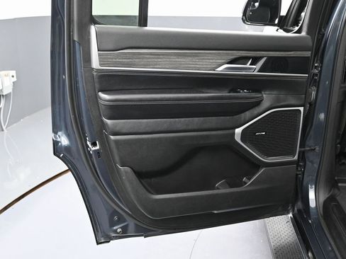 Used 2024 Jeep Wagoneer Series II w/ Flexible Seating Group image 40