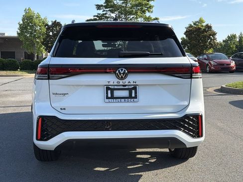 New 2026 Volkswagen Tiguan SE R-Line FWD image 4