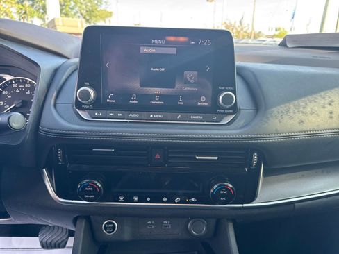 Certified 2022 Nissan Rogue SV image 17