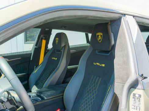 Used 2024 Lamborghini Urus Performante AWD/4WD image 49