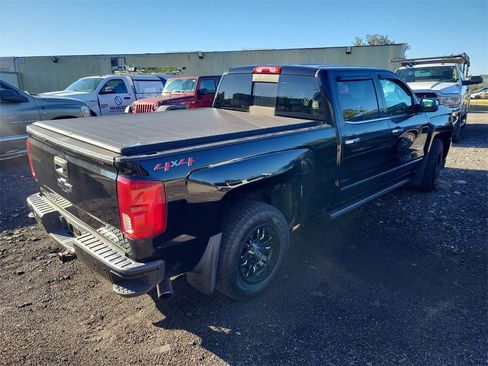 Used 2018 Chevrolet Silverado 1500 High Country image 2