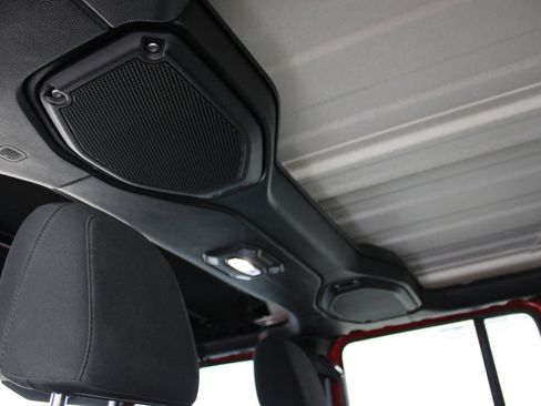 Used 2018 Jeep Wrangler Unlimited Rubicon AWD/4WD image 15