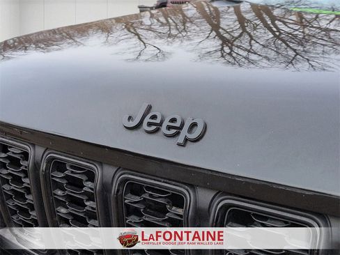 Certified 2024 Jeep Grand Cherokee L Laredo image 9