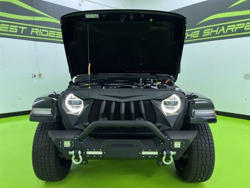 Used 2022 Jeep Wrangler Unlimited Sahara AWD/4WD image 4
