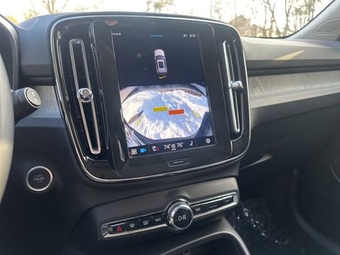 Certified 2025 Volvo XC40 B5 Core image 21