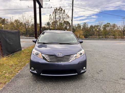 Used 2015 Toyota Sienna XLE w/ Outdoor Package image 1