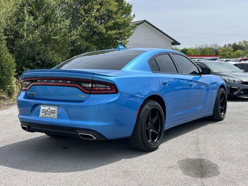 Used 2018 Dodge Charger R/T w/ Plus Group RWD image 3