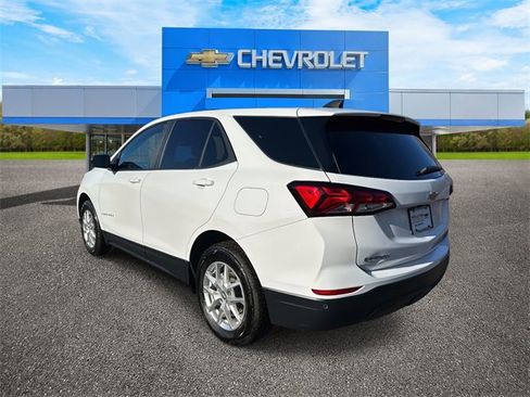 Used 2022 Chevrolet Equinox LS w/ LS Convenience Package image 4