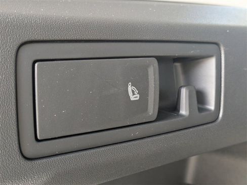 Certified 2025 Volkswagen Tiguan SE image 23