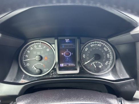 Used 2016 Toyota Tacoma TRD Sport image 13