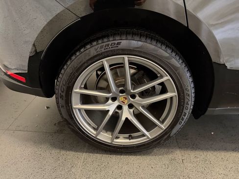 Certified 2026 Porsche Macan AWD/4WD image 12