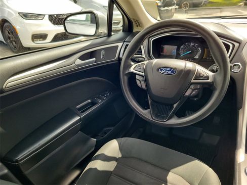 Used 2020 Ford Fusion SE image 19