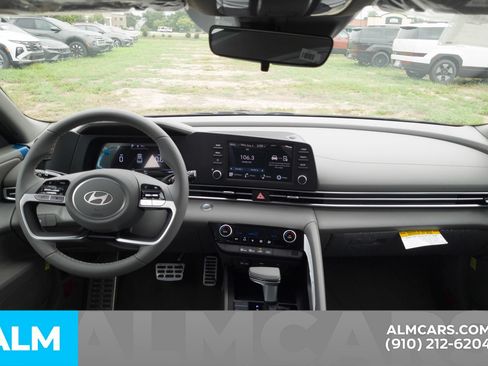 Used 2025 Hyundai Elantra Sport FWD image 19