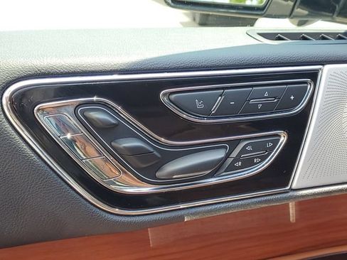 Used 2019 Lincoln Navigator Reserve AWD/4WD image 12