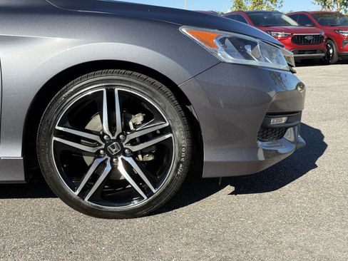 Used 2017 Honda Accord Sport image 11