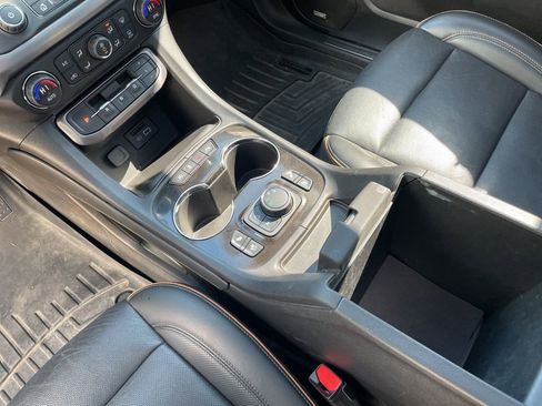 Used 2021 GMC Acadia AT4 w/ Technology Package image 9