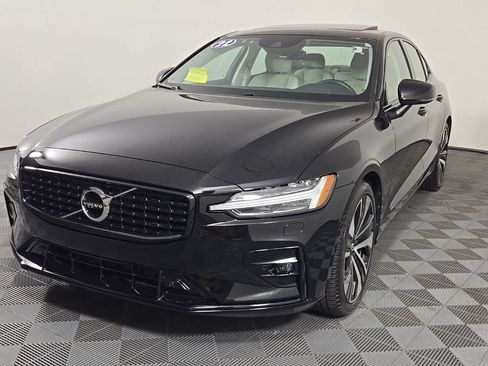 Used 2022 Volvo S60 B5 Momentum w/ Premium Package AWD/4WD image 3