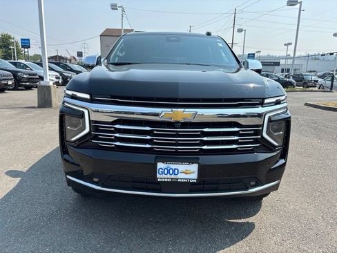 Used 2025 Chevrolet Suburban Premier AWD/4WD image 8