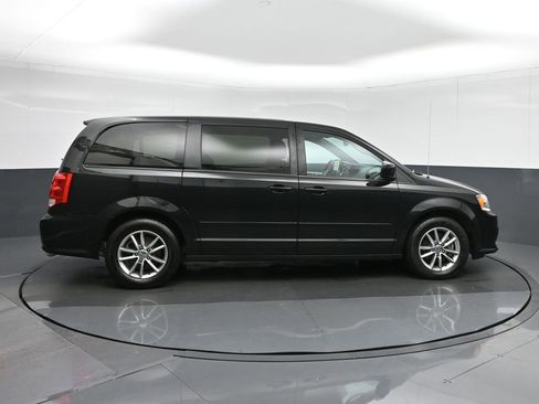 Used 2016 Dodge Grand Caravan SE image 8