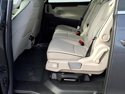 New 2026 Honda Odyssey Touring image 14