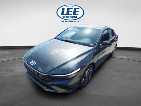 New 2025 Hyundai Elantra SEL image 5