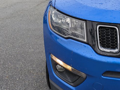 Used 2020 Jeep Compass Latitude w/ Cold Weather Group AWD/4WD image 9