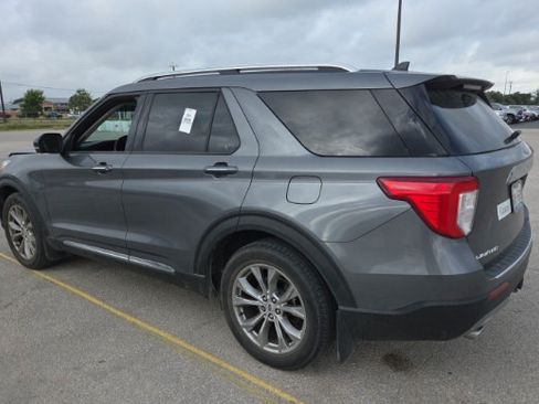 Used 2022 Ford Explorer Limited w/ Equipment Group 301A RWD image 3