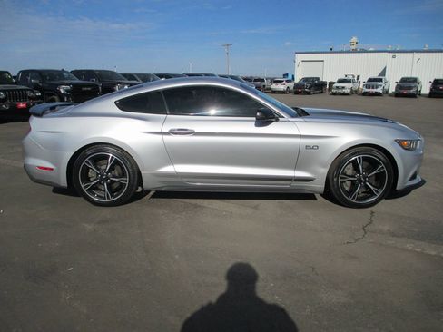 Used 2017 Ford Mustang GT Premium w/ Equipment Group 401A image 4