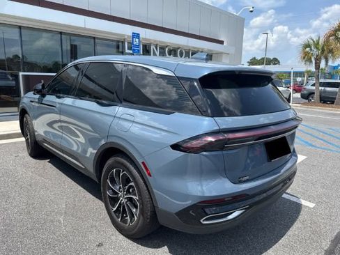 Used 2025 Lincoln Nautilus Premier AWD/4WD image 7