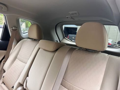 Used 2020 Nissan Rogue SV image 19