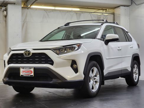 Used 2021 Toyota RAV4 XLE image 11