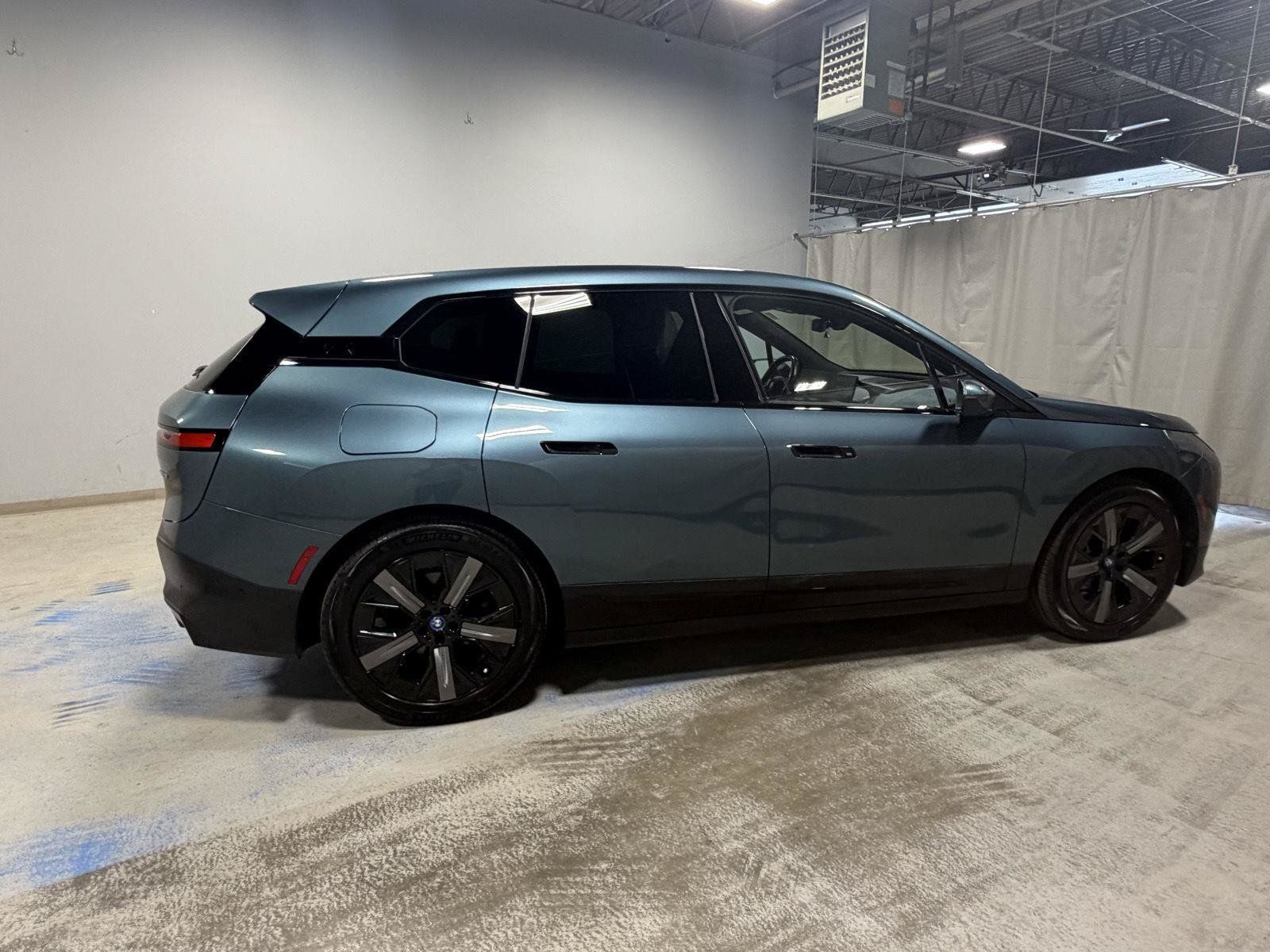 Used 2022 BMW iX xDrive50 w/ Convenience Package AWD/4WD image 19