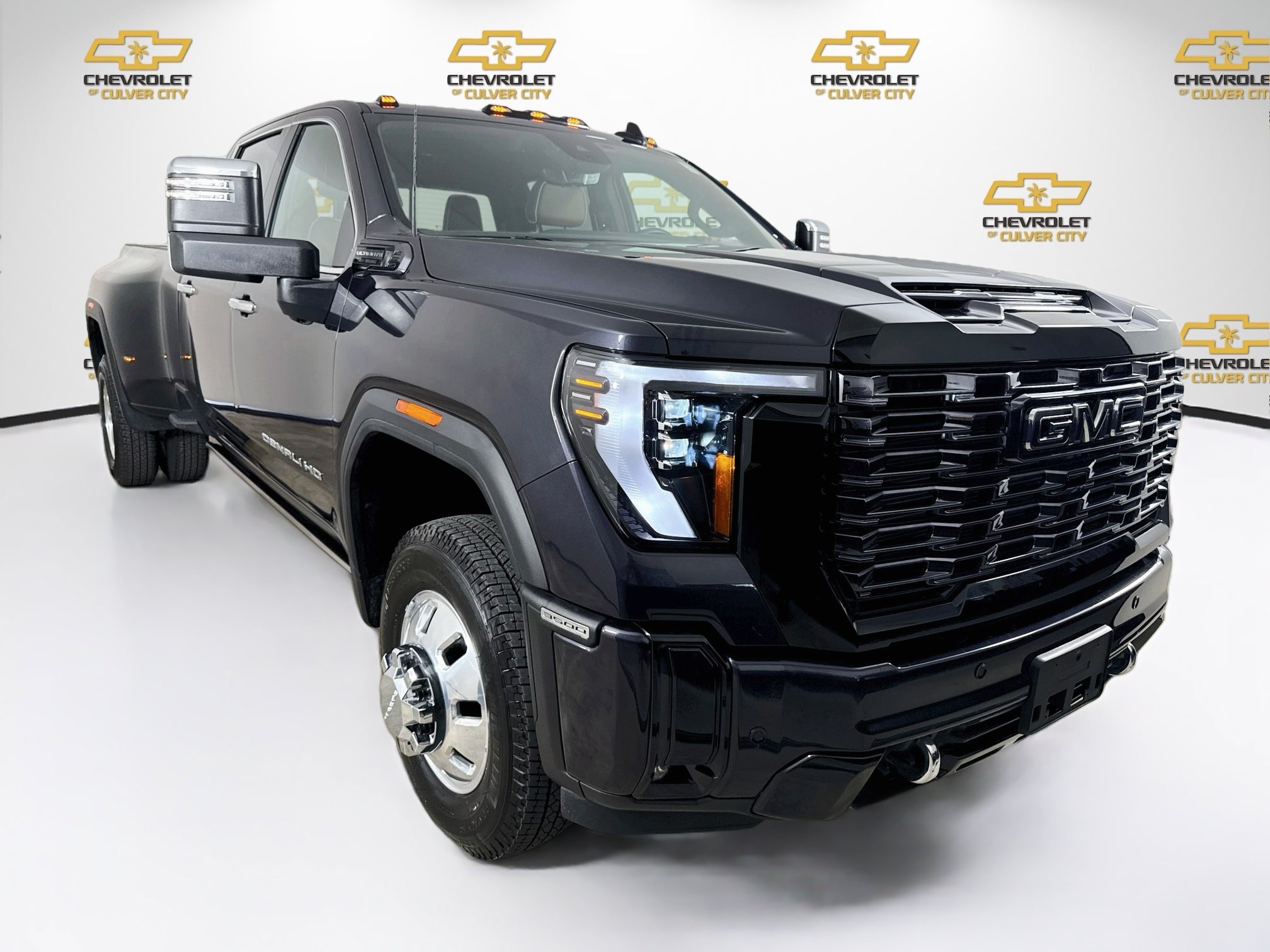 Used 2025 GMC Sierra 3500 Denali Ultimate AWD/4WD image 1