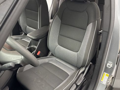 Used 2025 Chevrolet TrailBlazer LT AWD/4WD image 9