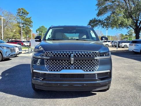 New 2026 Lincoln Navigator Premiere AWD/4WD image 3