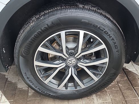 Used 2019 Volkswagen Tiguan SE w/ Panoramic Sunroof Package image 28