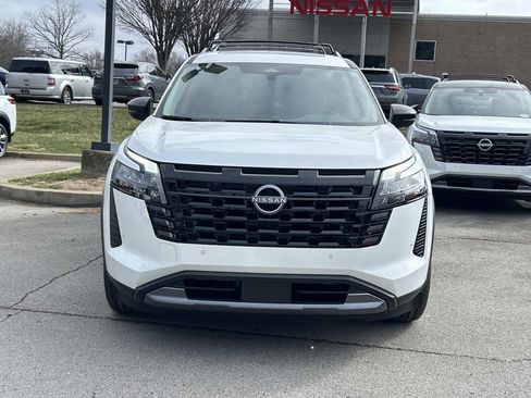 New 2026 Nissan Pathfinder SL w/ SL Premium Package AWD/4WD image 2