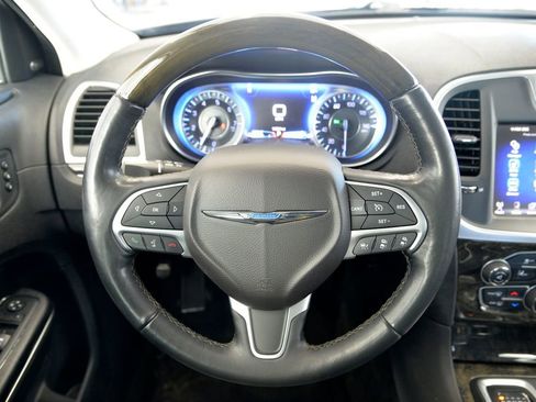 Used 2015 Chrysler 300 C w/ Light Group image 18