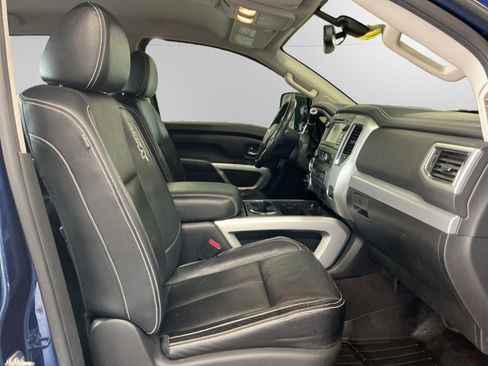Used 2017 Nissan Titan PRO-4X w/ Pro-4x Convenience Package AWD/4WD image 15