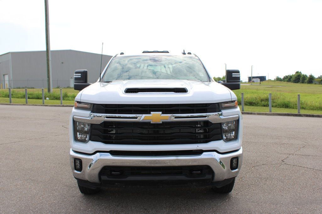 Used 2025 Chevrolet Silverado 3500 LT w/ Convenience Package AWD/4WD image 4