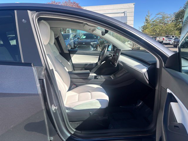 Used 2022 Tesla Model Y Long Range AWD/4WD image 35