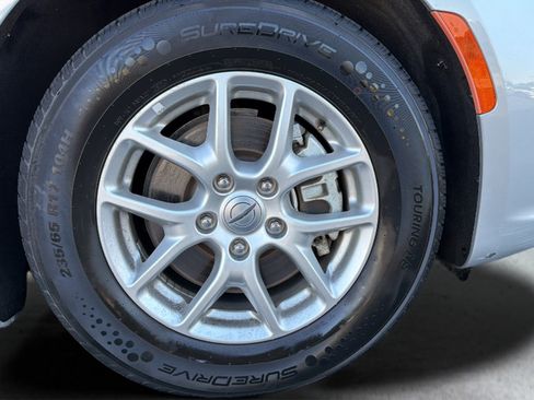 Used 2023 Chrysler Pacifica Touring-L FWD image 25