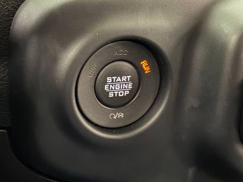 Used 2018 Jeep Wrangler Unlimited Sahara AWD/4WD image 14