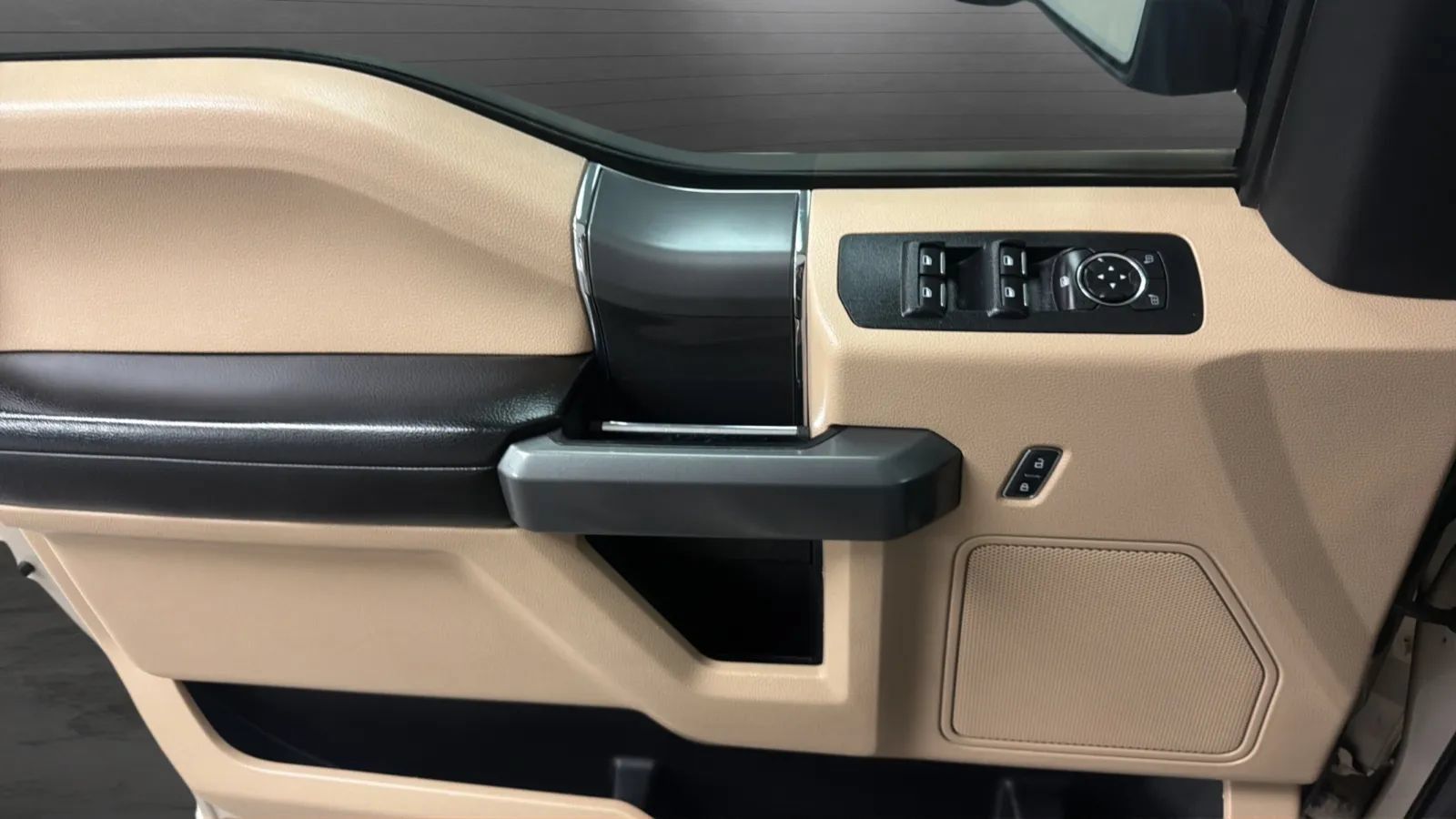 Used 2017 Ford F150 XLT w/ Equipment Group 302A Luxury AWD/4WD image 16