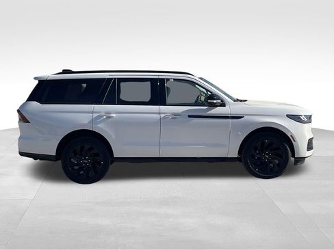 New 2026 Lincoln Navigator Reserve w/ Jet Appearance Package AWD/4WD image 6