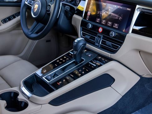 Certified 2025 Porsche Macan image 53