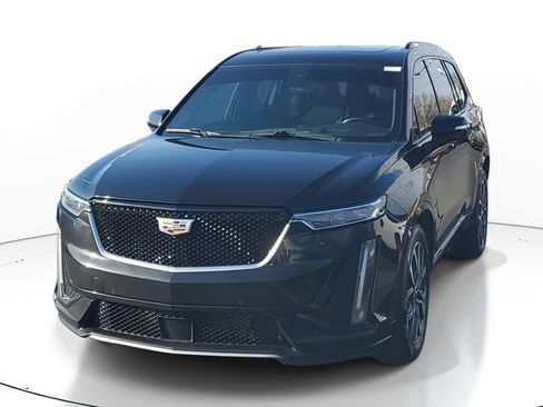 Used 2021 Cadillac XT6 Sport w/ Platinum Package image 2