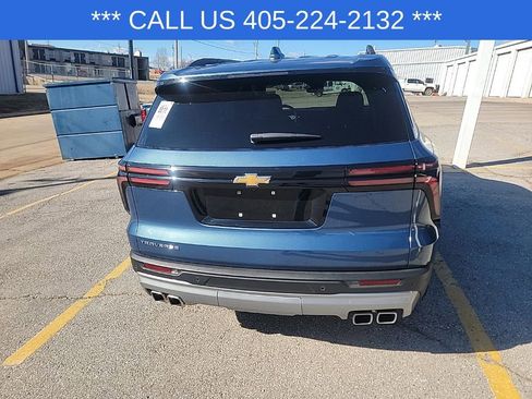 Used 2025 Chevrolet Traverse LT image 11