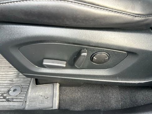 Certified 2022 Ford Explorer XLT w/ Equipment Group 202A image 13