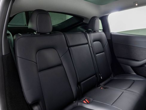 Used 2023 Tesla Model Y Performance image 25